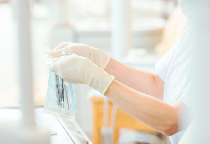 院内感染を防ぐための清潔な診療空間と治療に使用する器具の徹底的な滅菌消毒